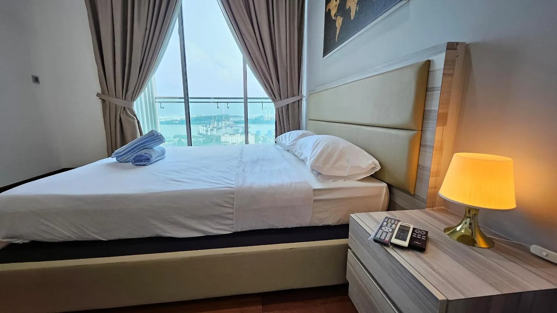 Paragon Suites Studios With Private Jacuzzi Near Ciq Rts Johor Bahru Apartment