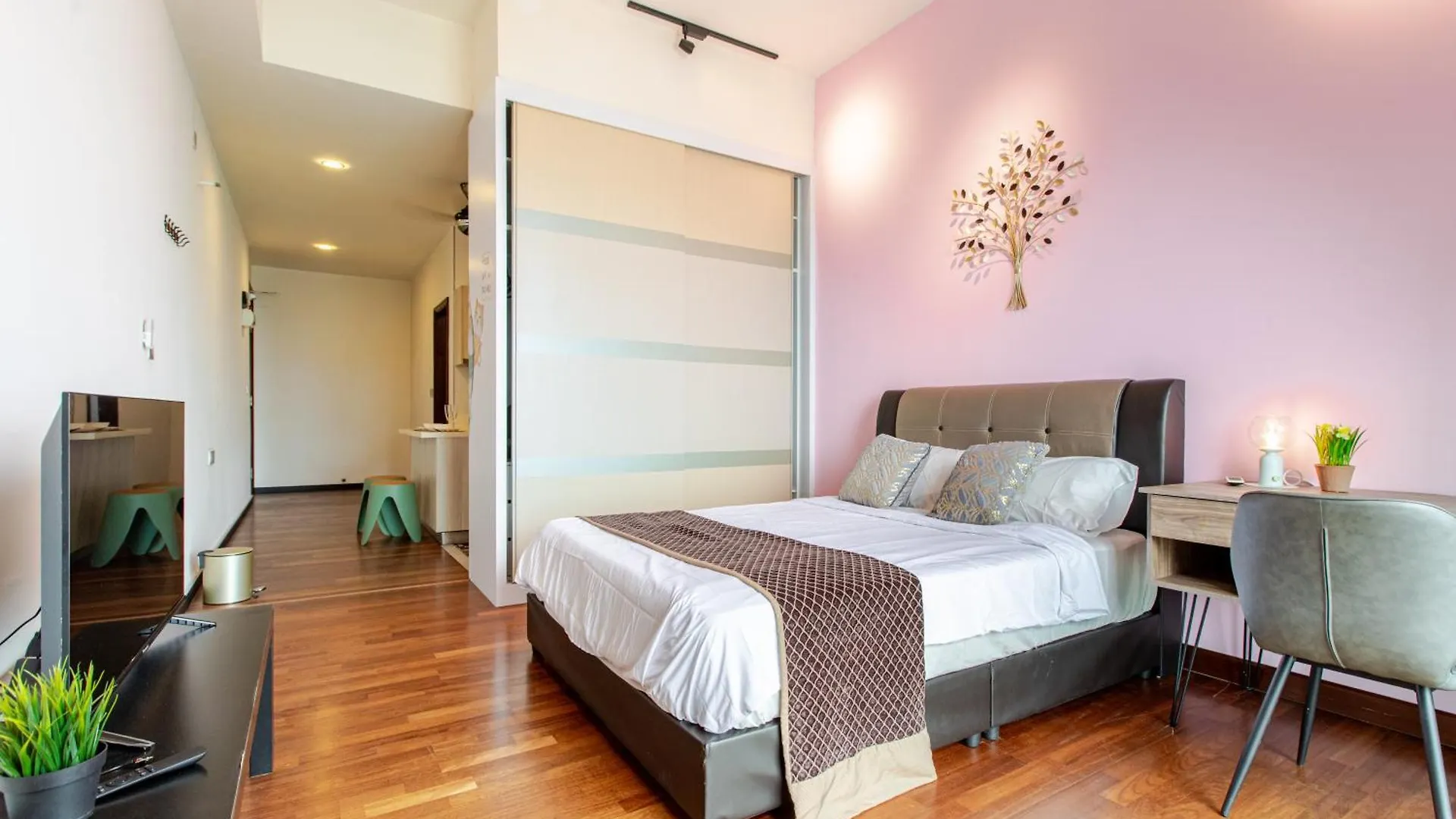 Paragon Suites Studios With Private Jacuzzi Near Ciq Rts Johor Bahru 0*,  Malaysia