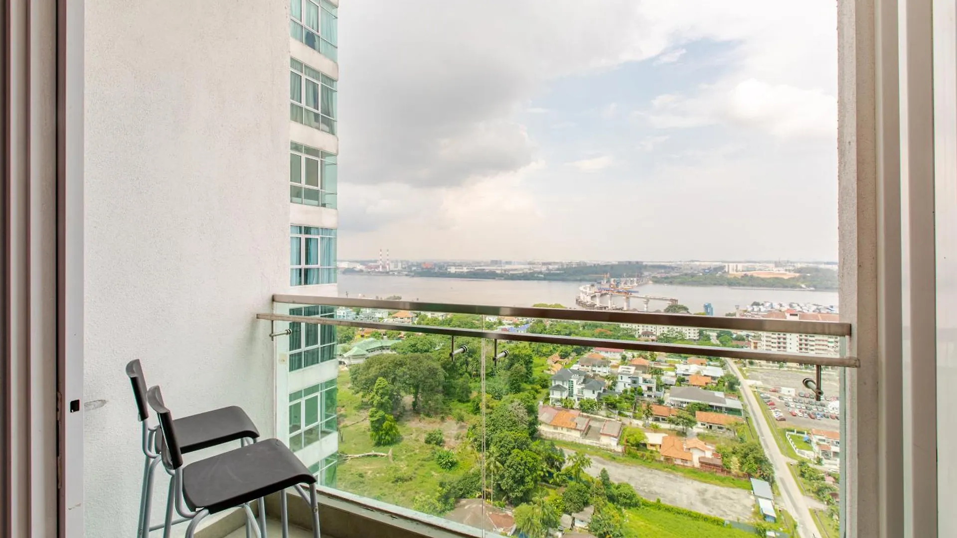 Paragon Suites Studios With Private Jacuzzi Near Ciq Rts Johor Bahru Apartment