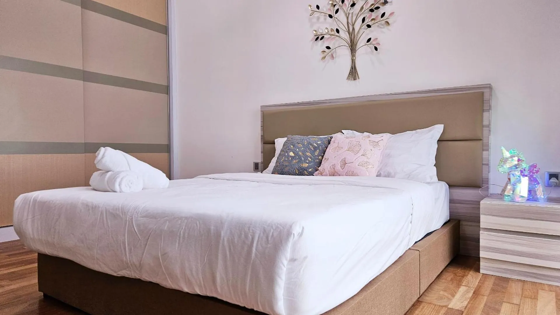 Paragon Suites Studios With Private Jacuzzi Near Ciq Rts Johor Bahru