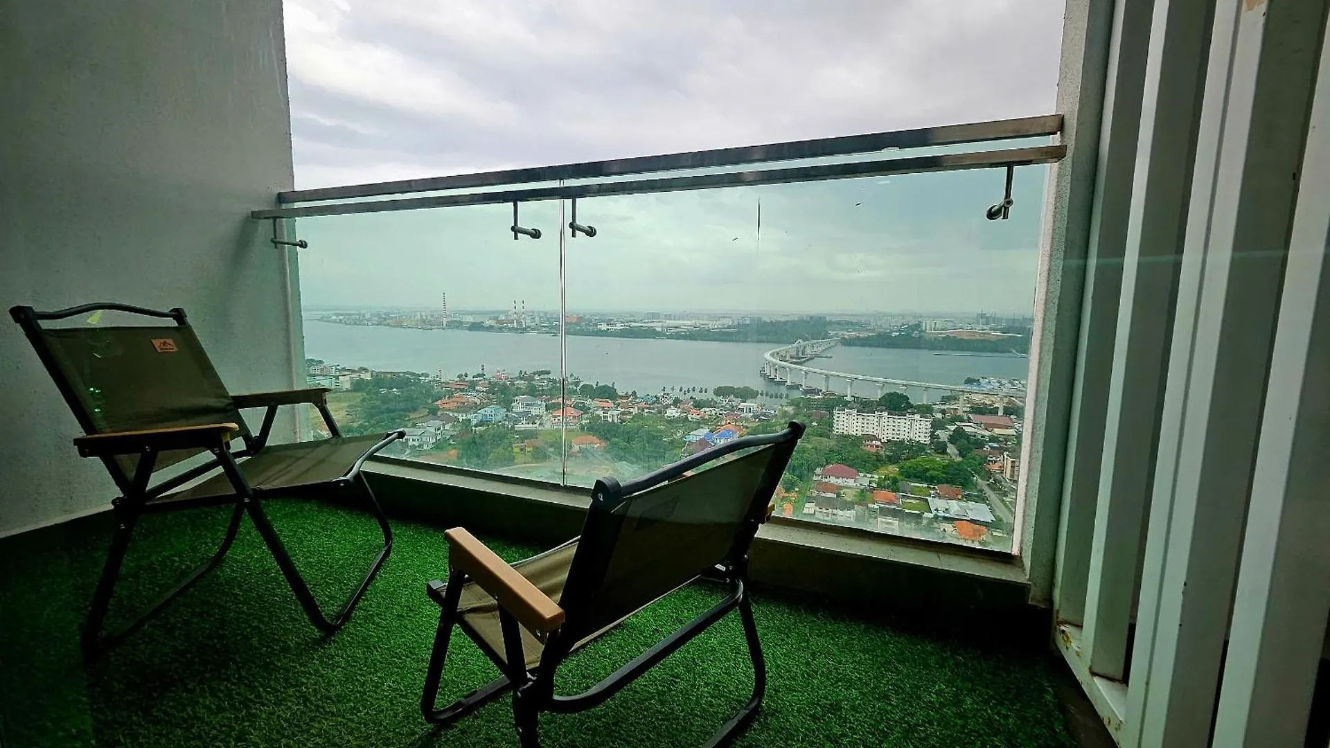 Paragon Suites Studios With Private Jacuzzi Near Ciq Rts Johor Bahru Apartment