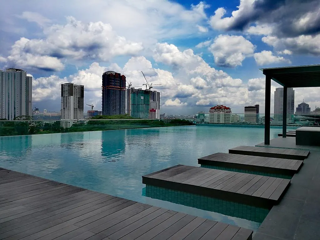 Paragon Suites Studios With Private Jacuzzi Near Ciq Rts Johor Bahru