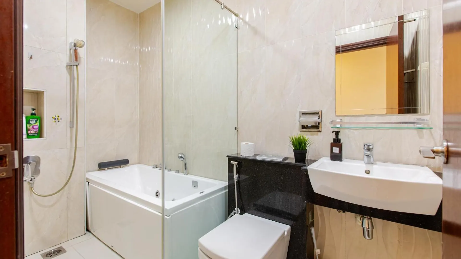 Paragon Suites Studios With Private Jacuzzi Near Ciq Rts 新山 马来西亚