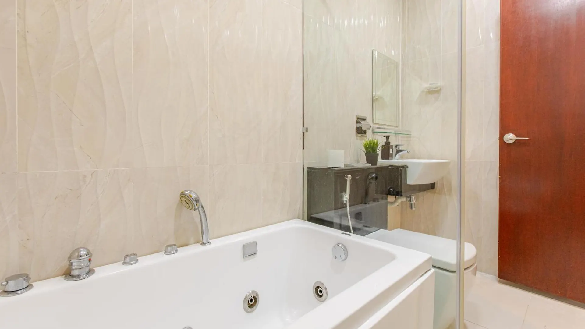 公寓 Paragon Suites Studios With Private Jacuzzi Near Ciq Rts 新山